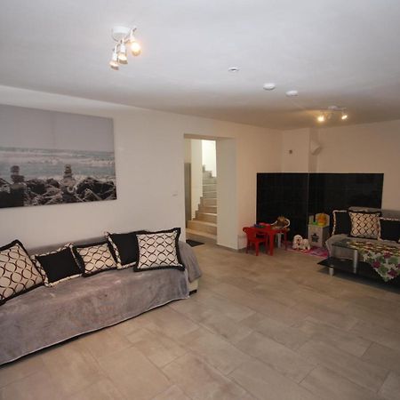 Apartmany Amalia Пиещани Екстериор снимка