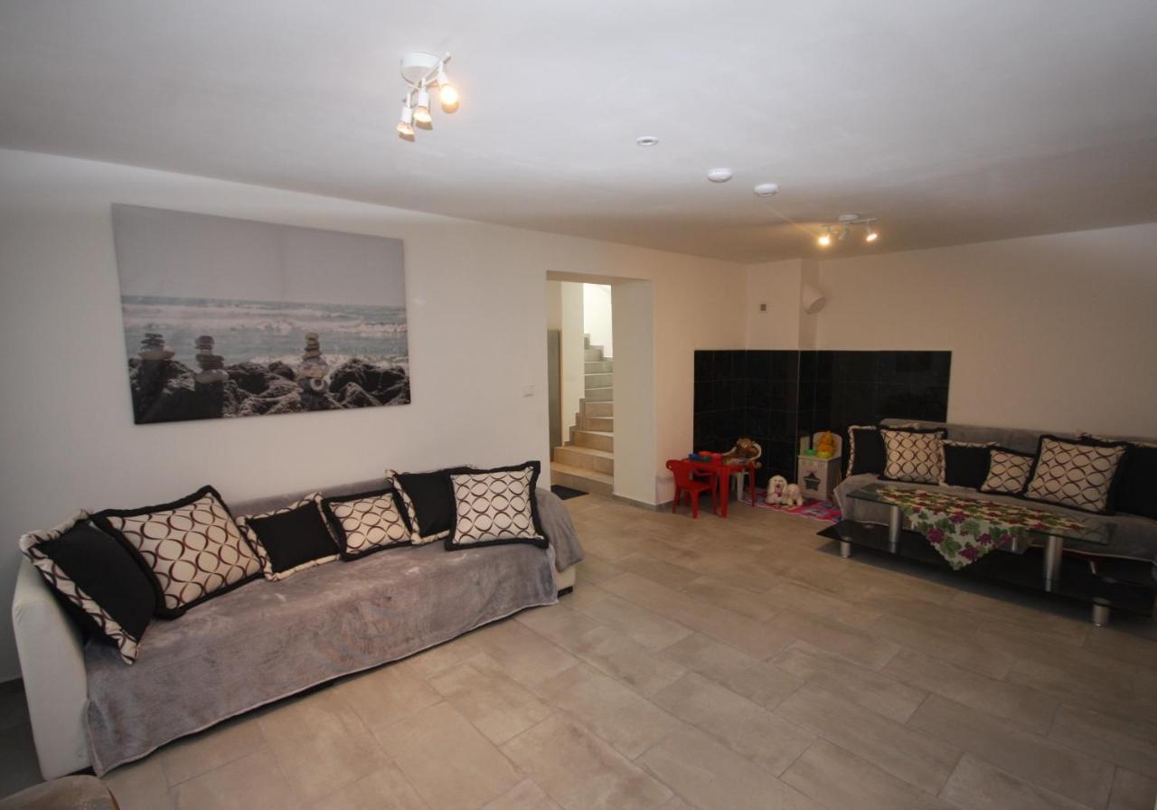 Apartmany Amalia Пиещани Екстериор снимка