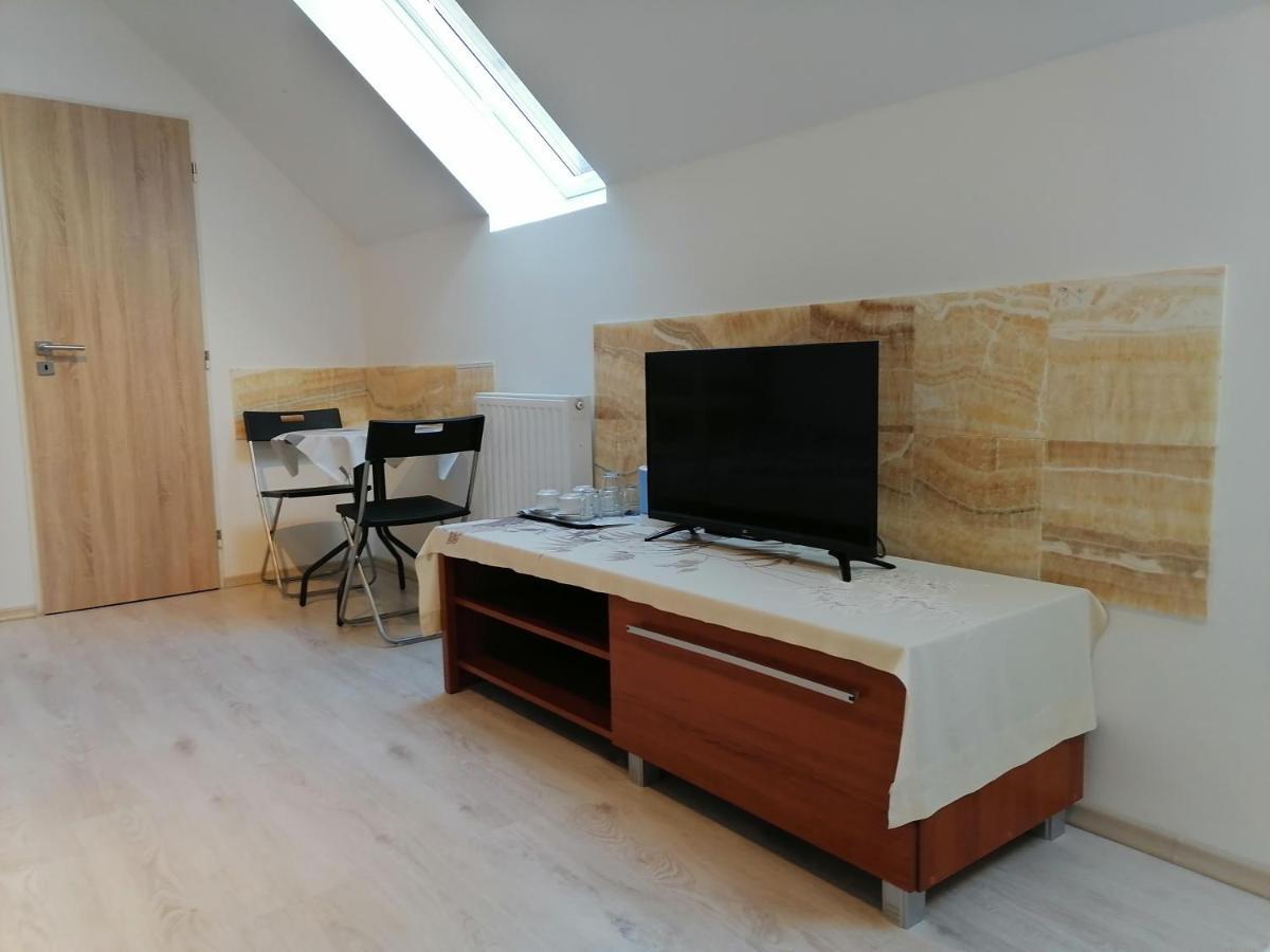 Apartmany Amalia Пиещани Екстериор снимка