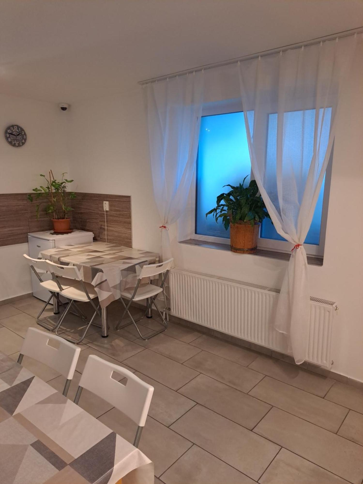 Apartmany Amalia Пиещани Екстериор снимка
