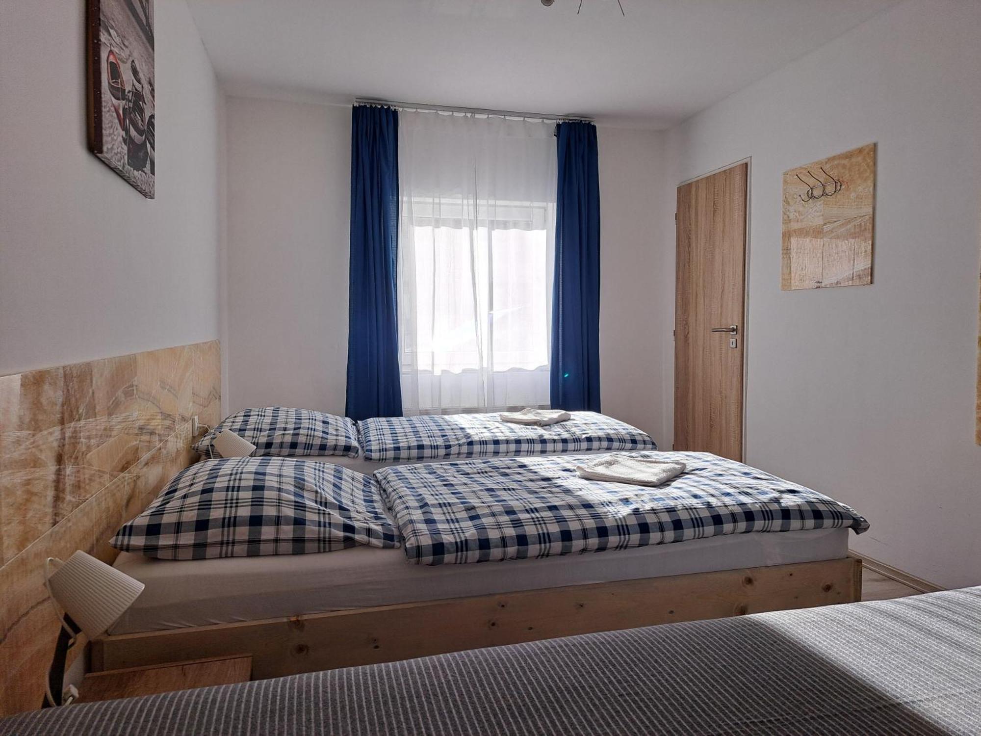 Apartmany Amalia Пиещани Екстериор снимка